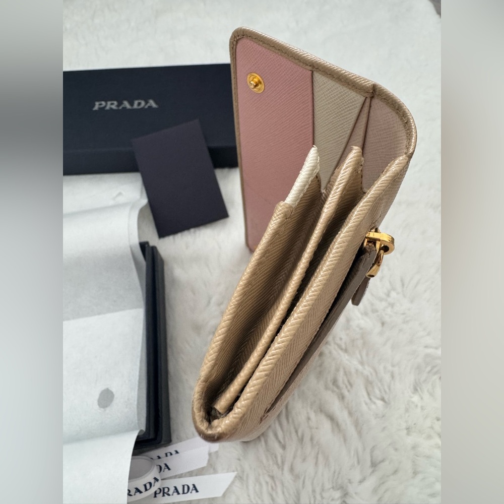 Authentic Prada Large Wallet - Saffiano Leather - Picture 5 of 11